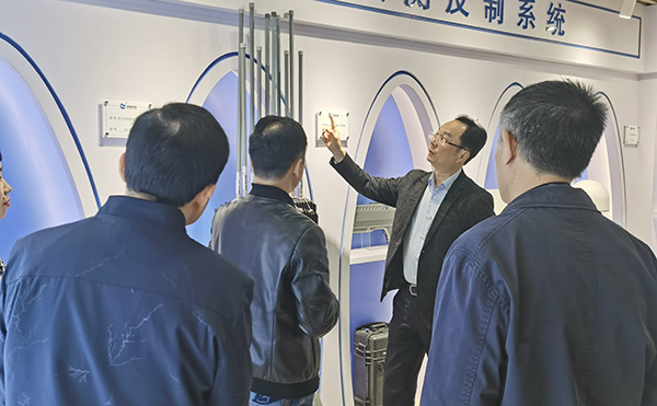 福建省工信厅领导莅临灵信科技考察指导工作